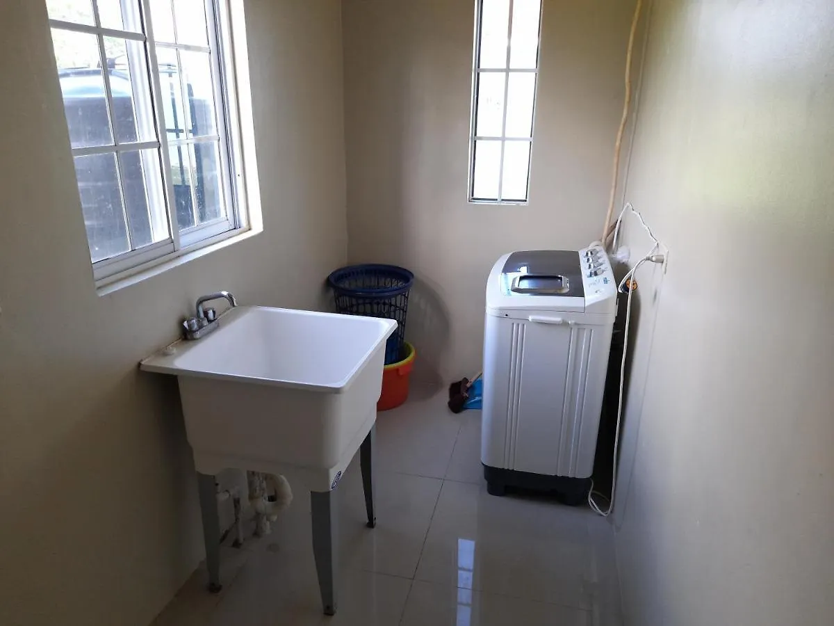 Loodik Vacation Home Brompton Manor Блэк-Ривер Дом отдыха